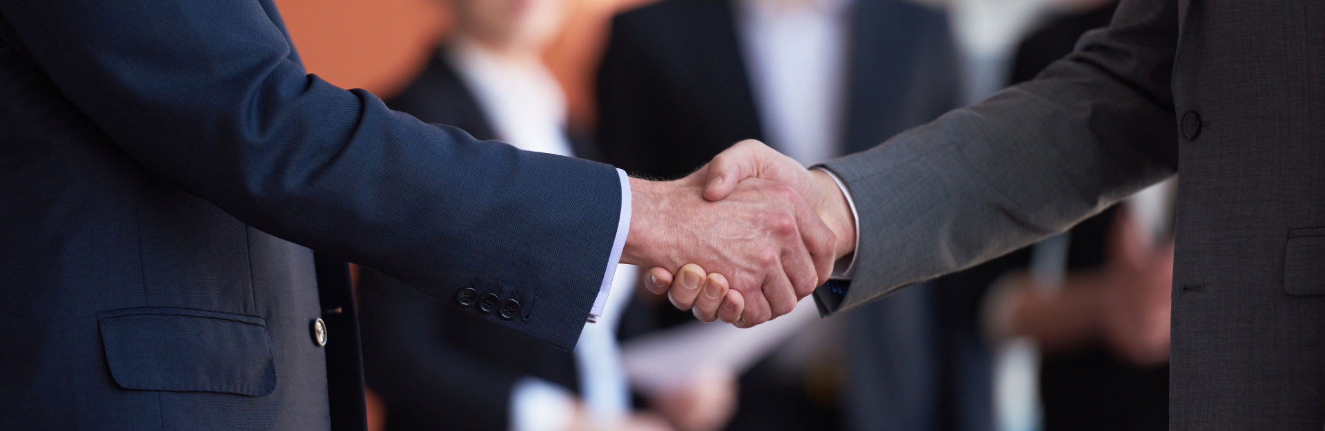 El cómputo del plazo de antelación incluye el día en que se remite la convocatoria, pero no el día en que se celebra la junta.