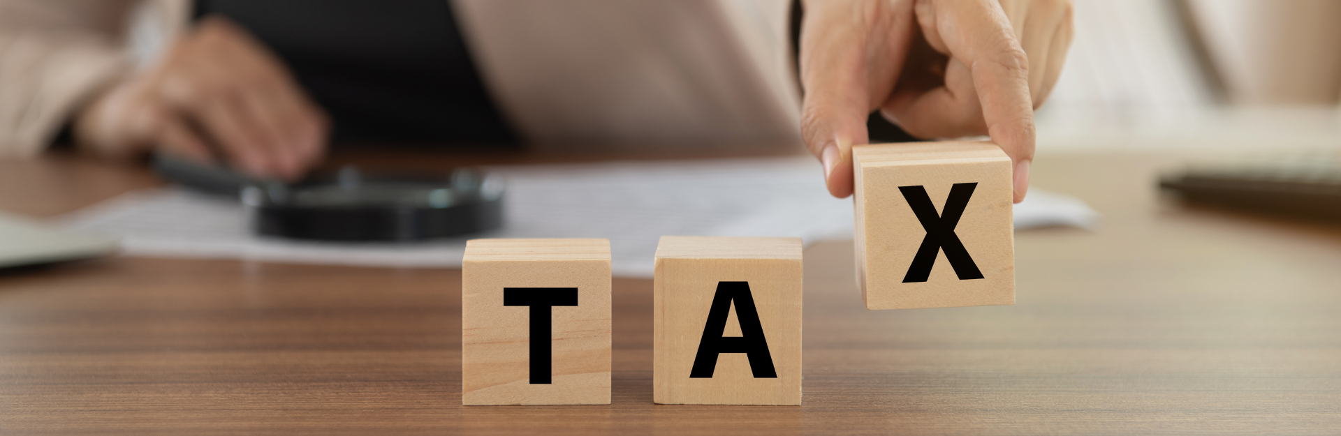 El cómputo del plazo de antelación incluye el día en que se remite la convocatoria, pero no el día en que se celebra la junta.