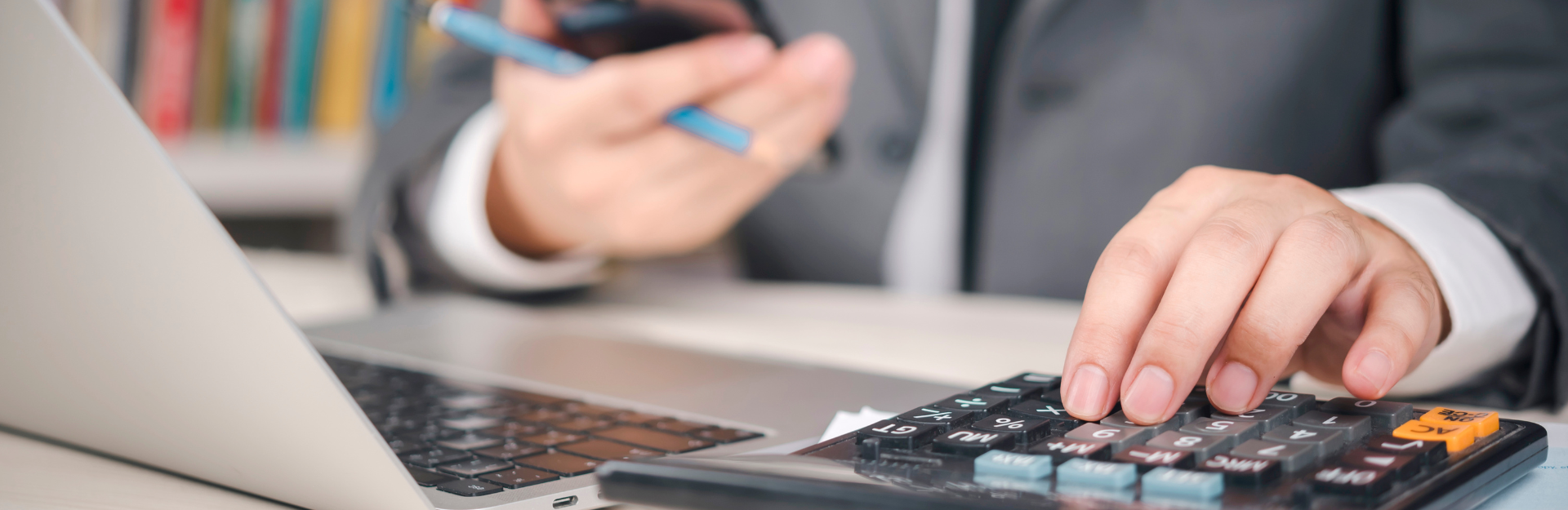 El cómputo del plazo de antelación incluye el día en que se remite la convocatoria, pero no el día en que se celebra la junta.