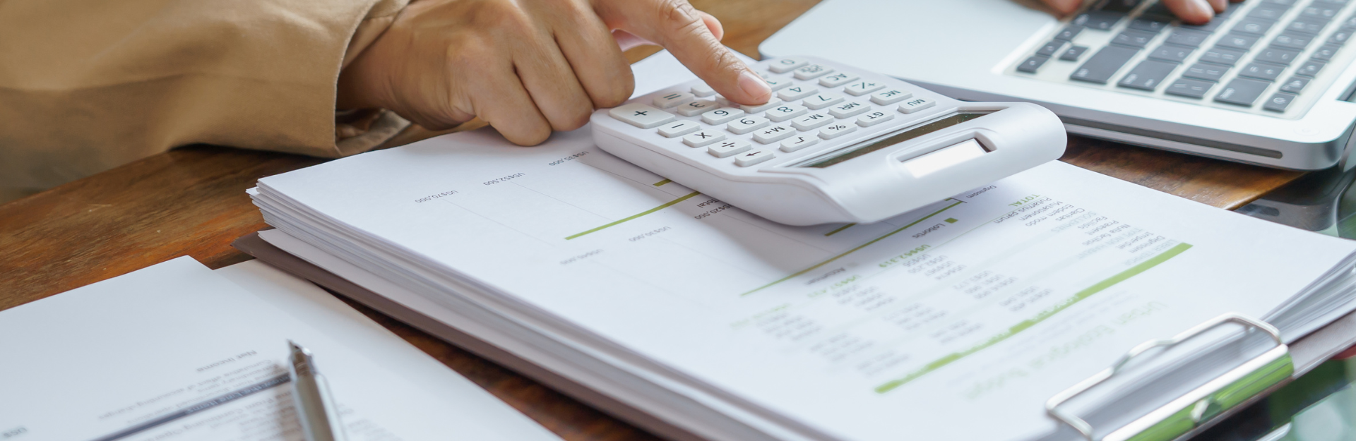 El cómputo del plazo de antelación incluye el día en que se remite la convocatoria, pero no el día en que se celebra la junta.