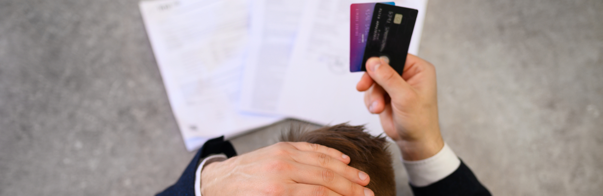 tarjetas_b El cómputo del plazo de antelación incluye el día en que se remite la convocatoria, pero no el día en que se celebra la junta.