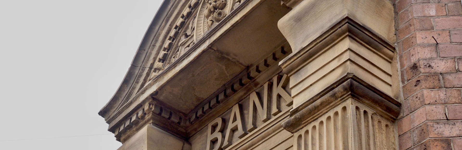 El cómputo del plazo de antelación incluye el día en que se remite la convocatoria, pero no el día en que se celebra la junta.