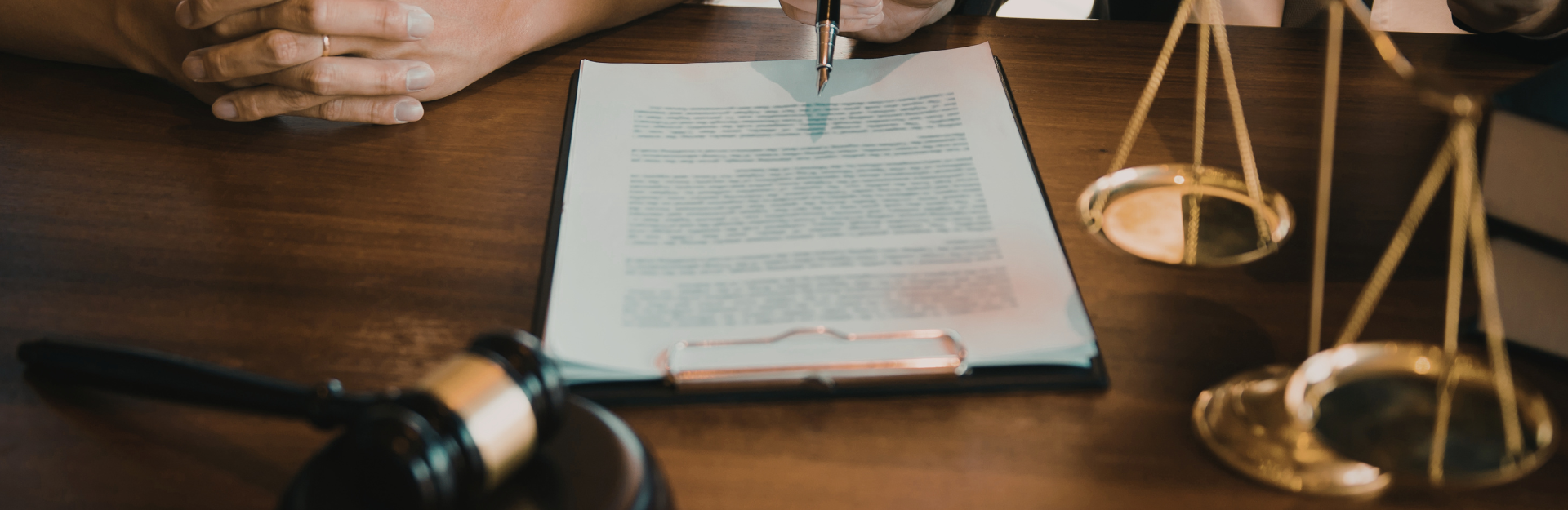 El cómputo del plazo de antelación incluye el día en que se remite la convocatoria, pero no el día en que se celebra la junta.