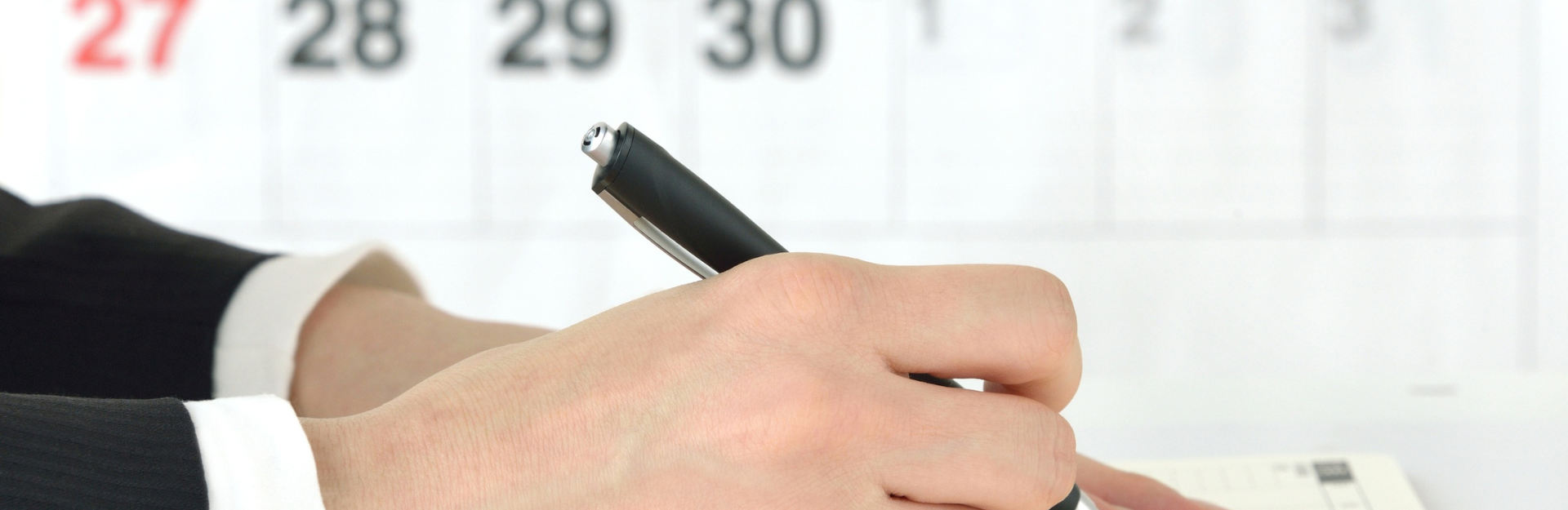 El cómputo del plazo de antelación incluye el día en que se remite la convocatoria, pero no el día en que se celebra la junta.