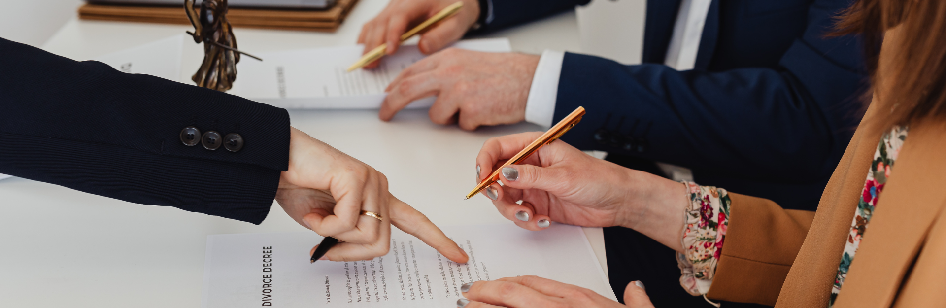 El cómputo del plazo de antelación incluye el día en que se remite la convocatoria, pero no el día en que se celebra la junta.