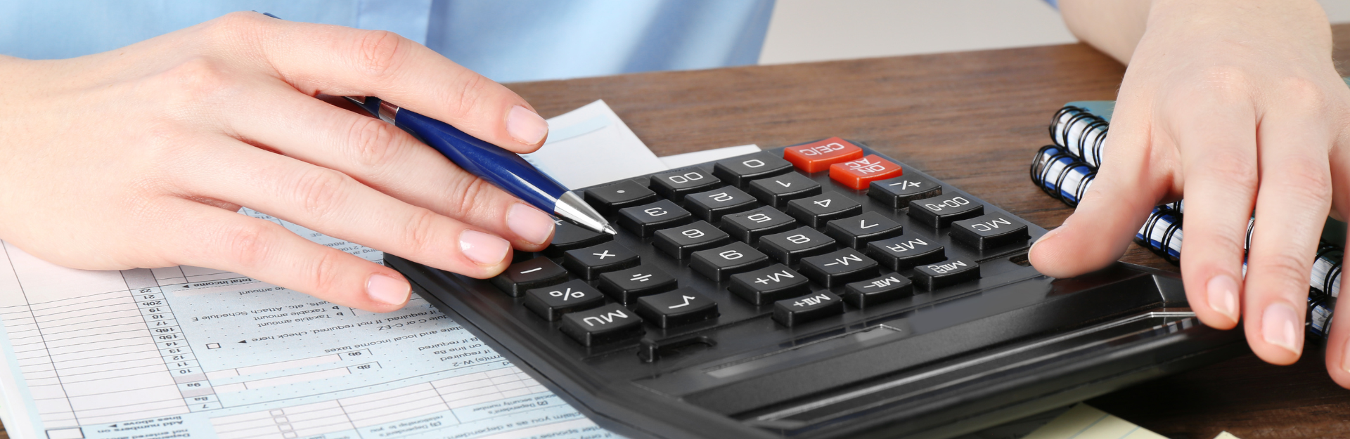 El cómputo del plazo de antelación incluye el día en que se remite la convocatoria, pero no el día en que se celebra la junta.