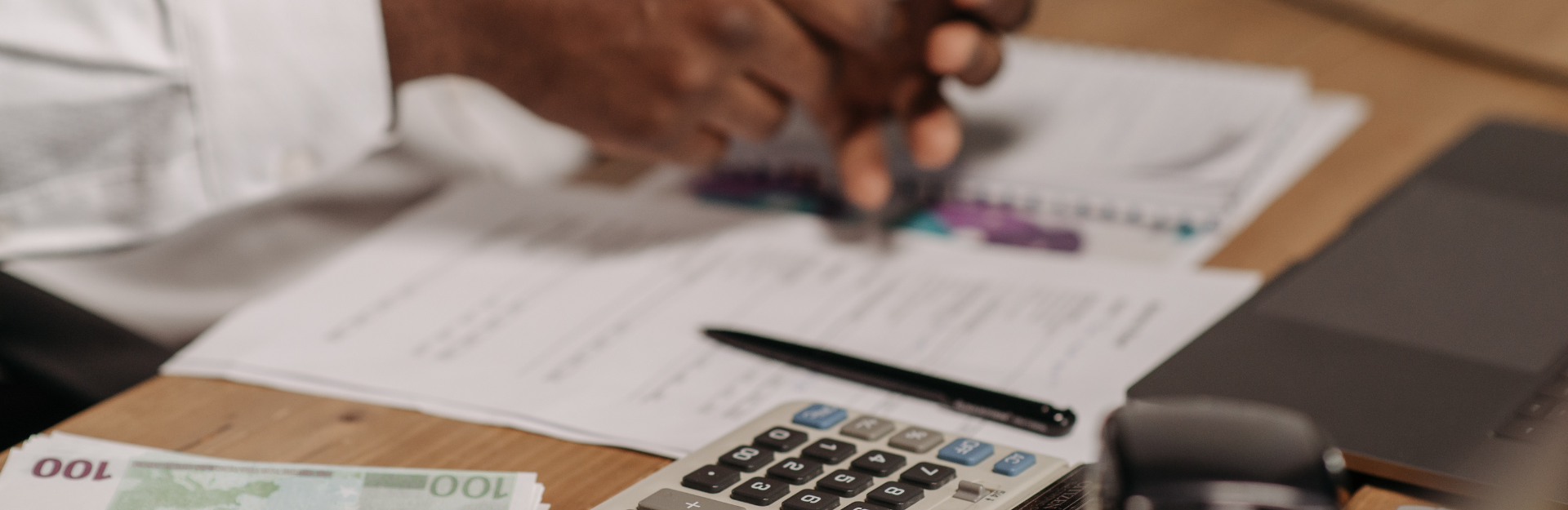 El cómputo del plazo de antelación incluye el día en que se remite la convocatoria, pero no el día en que se celebra la junta.